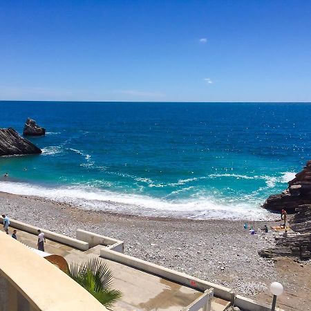Beach Apartment Rafailovici Bagian luar foto