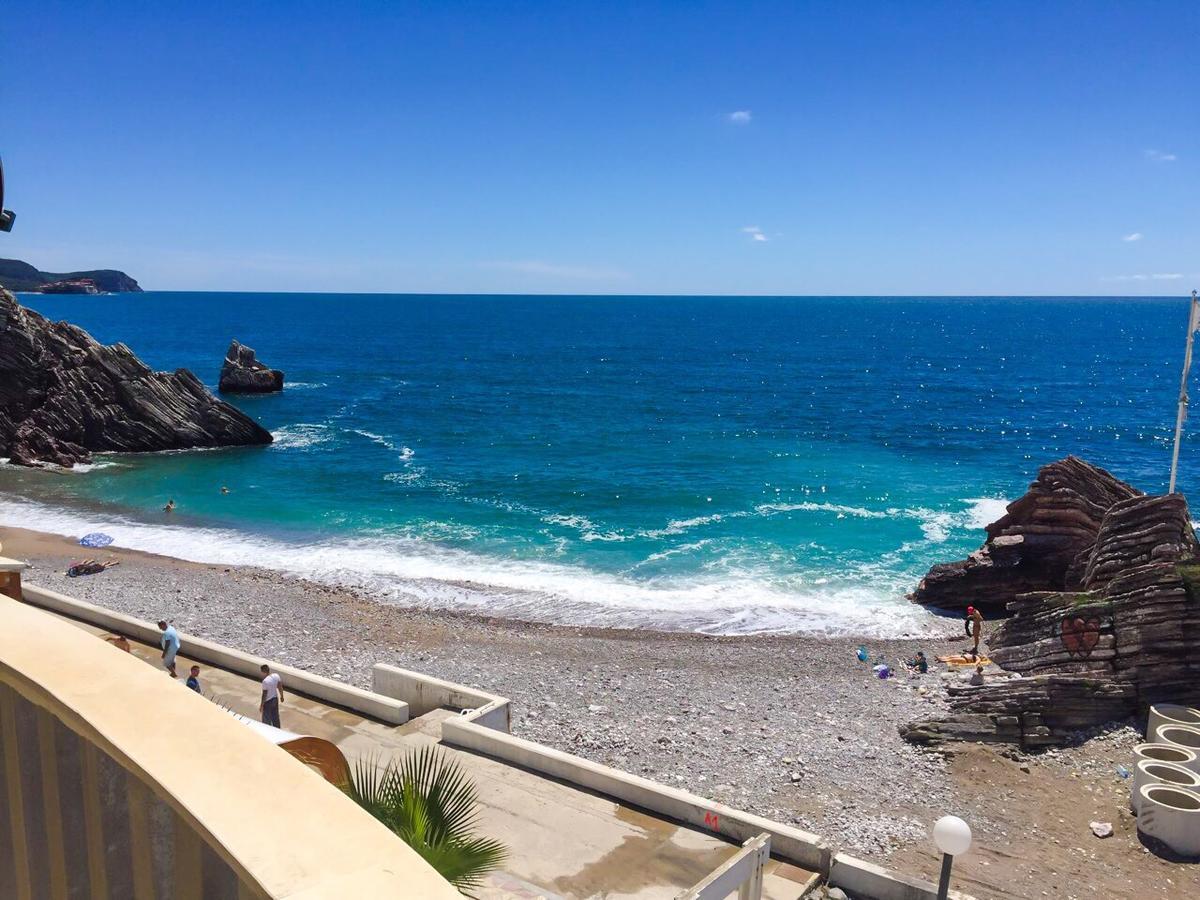 Beach Apartment Rafailovici Bagian luar foto