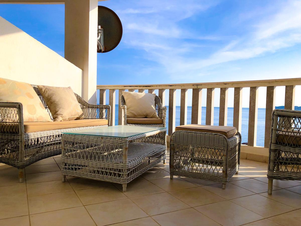 Beach Apartment Rafailovici Bagian luar foto