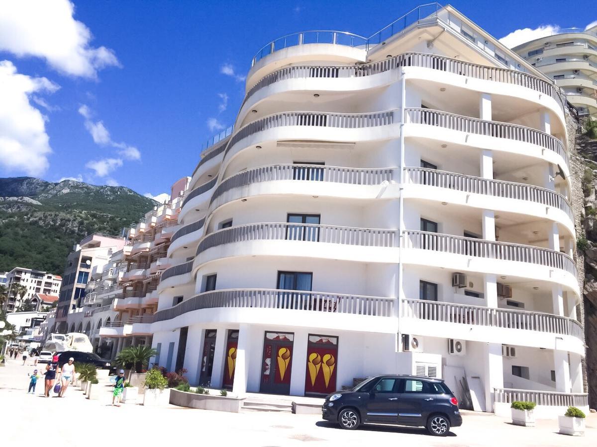 Beach Apartment Rafailovici Bagian luar foto