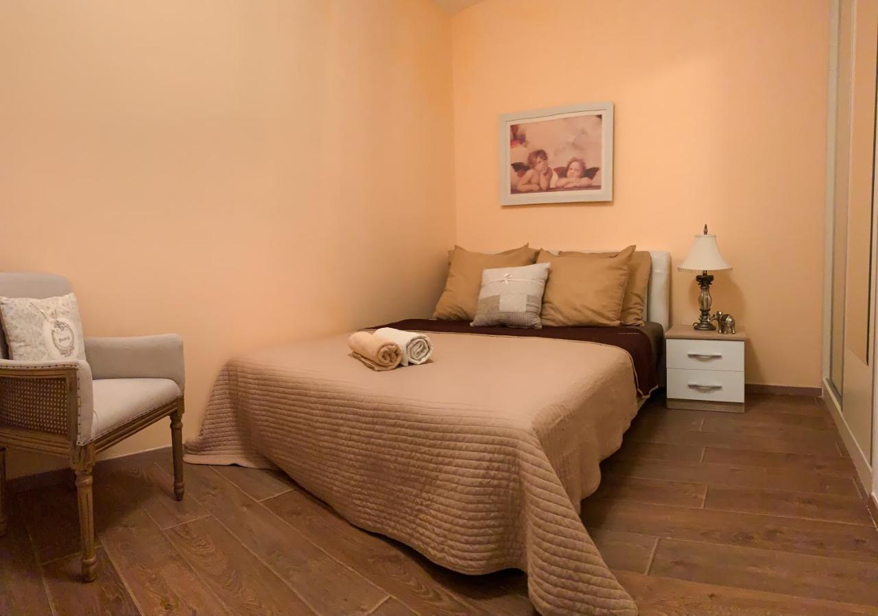 Beach Apartment Rafailovici Bagian luar foto