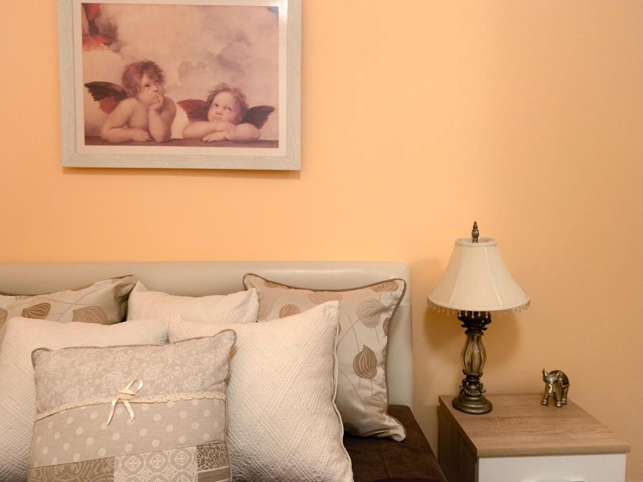 Beach Apartment Rafailovici Bagian luar foto