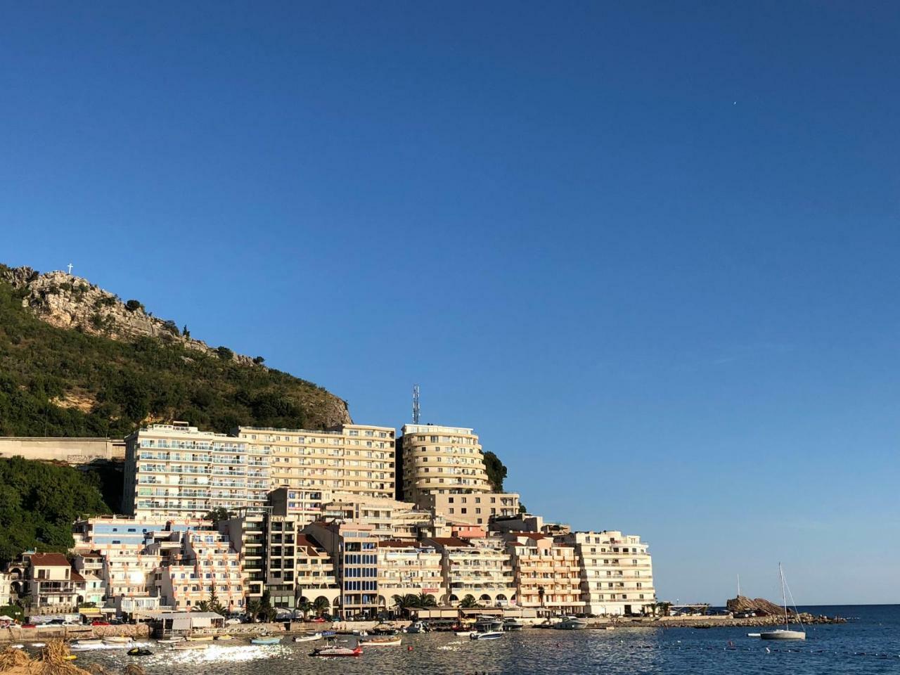 Beach Apartment Rafailovici Bagian luar foto